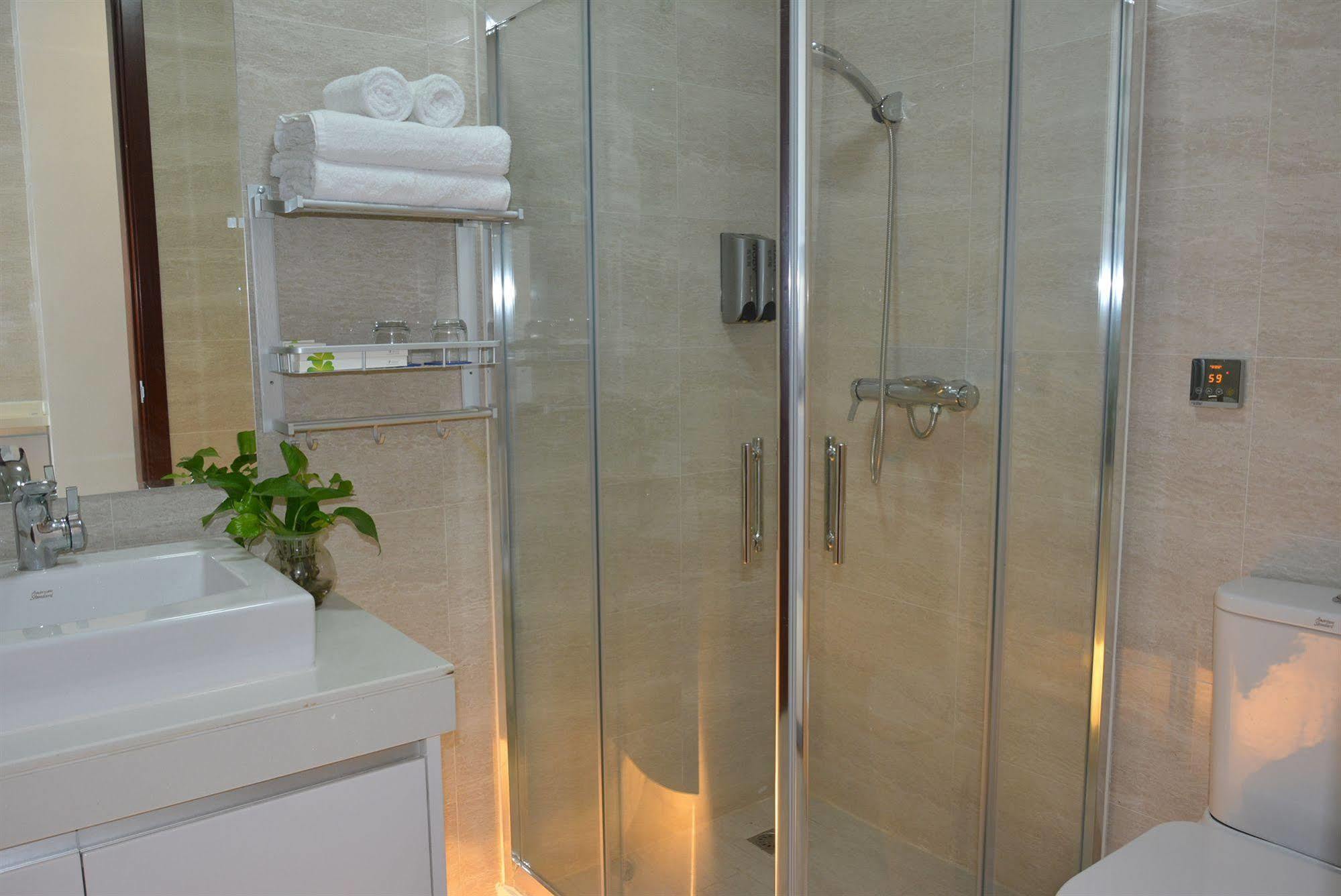 Mahattan International Apartment Guangzhou Exterior photo